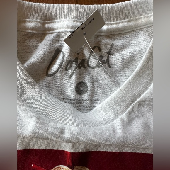 NWT Doja Cat 🐱 T-Shirt size small 🆕  Devil 😈 Hot Topic - Picture 6 of 7